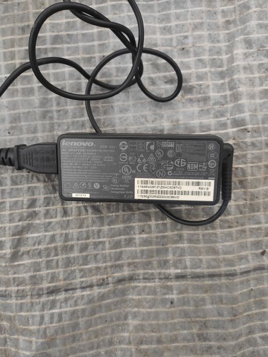 Зарядка для ноутбука.