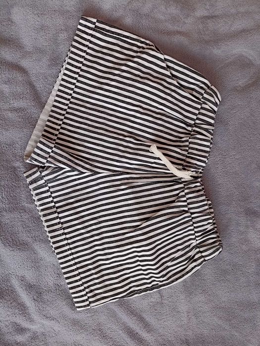 Трикотажні літні шорти в чорно-білу полосочочку