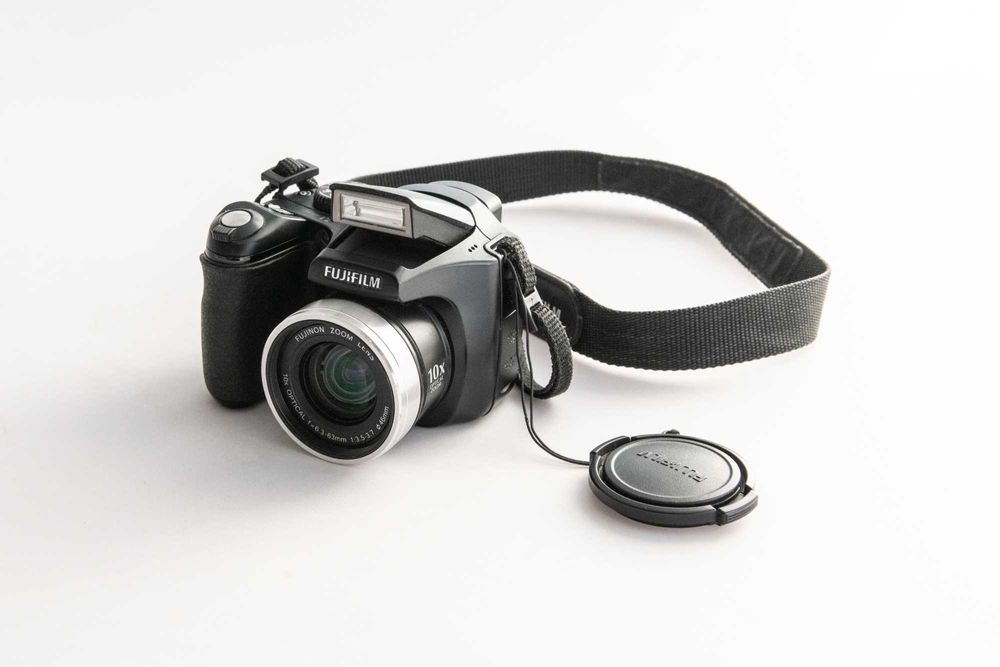 Aparat cyfrowy FujiFilm FinePix S5700