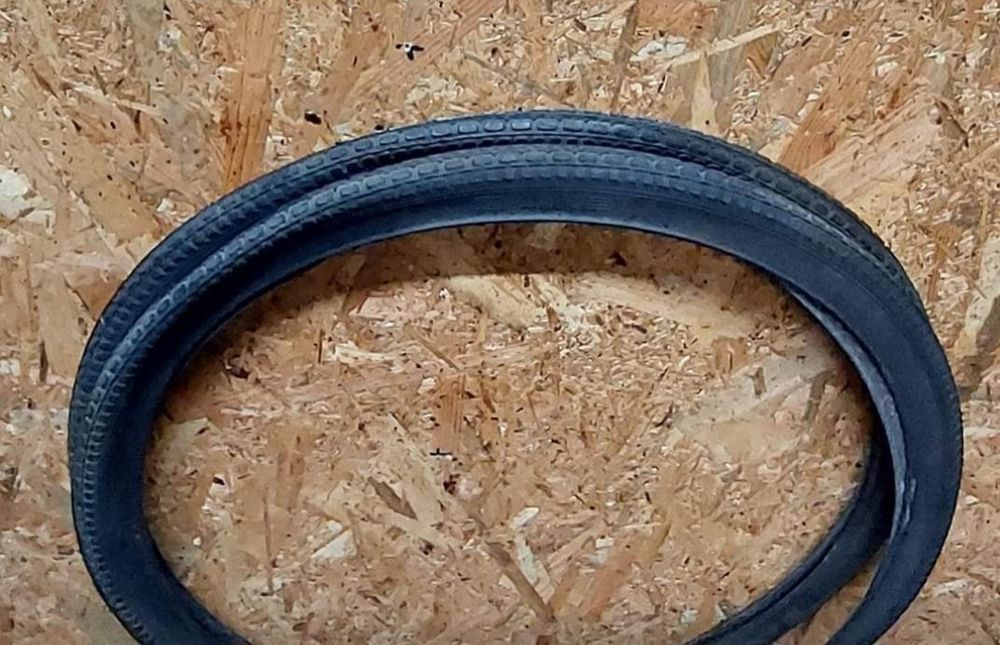 Par de Pneus ZANDI 22 x 1.3/8 - Novos!