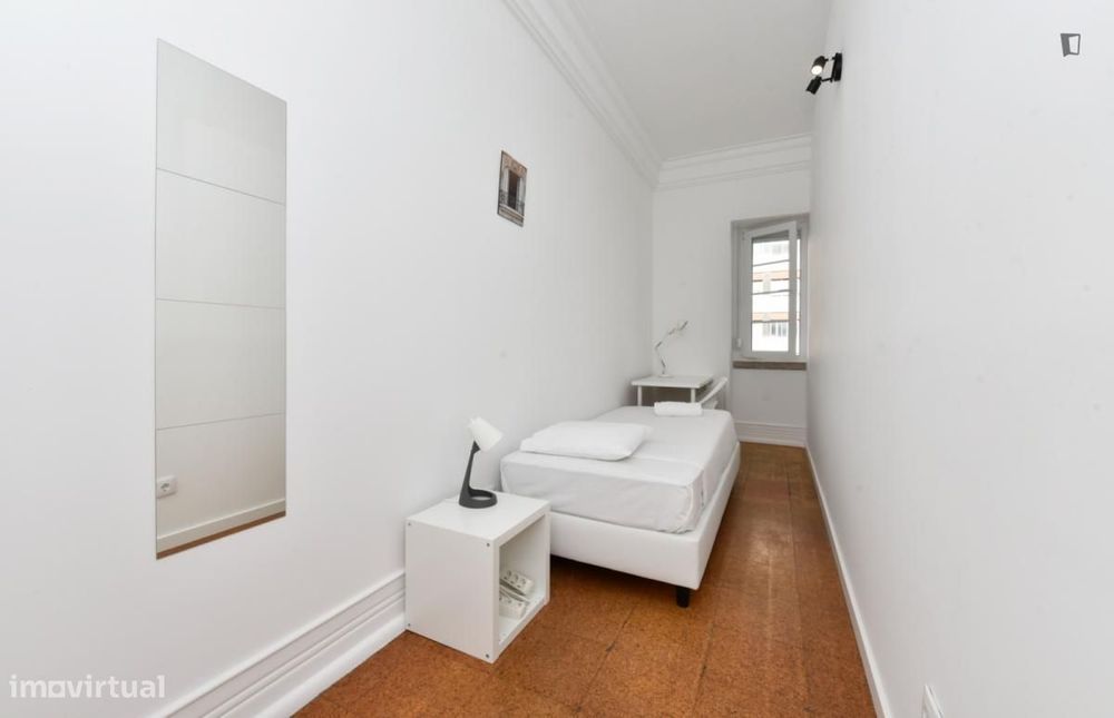 Quarto - localizado em Marquês de Pombal Lisbon