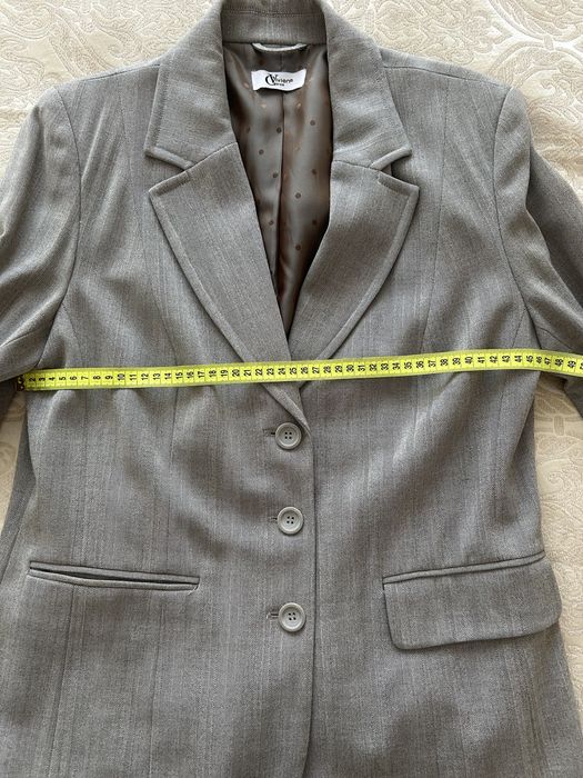 Костюм брючный женский серый