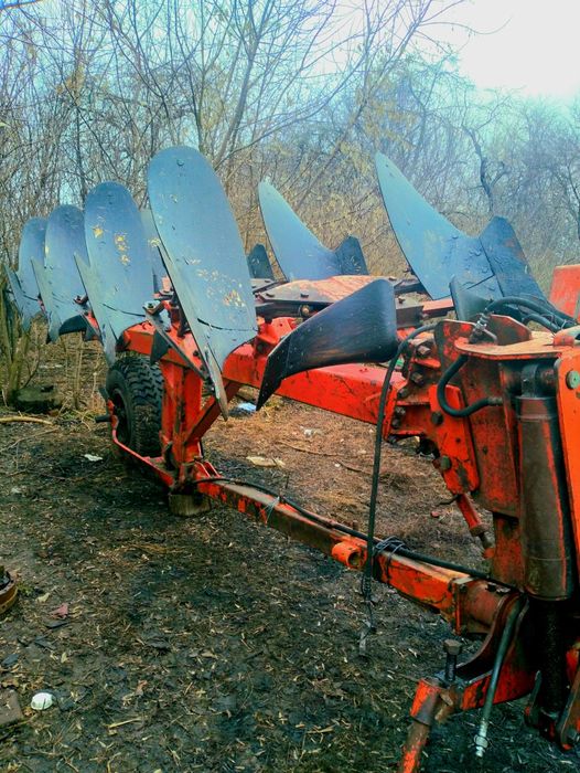 Продам Т 150 разом з оборотним плугом Kuhn 4+1