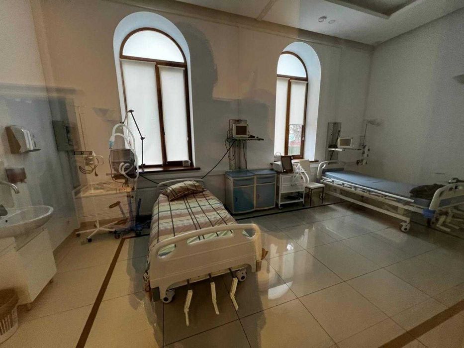 Окремо стояча клініка з обладнанням і технікою, 2500м, Дарницький р-н