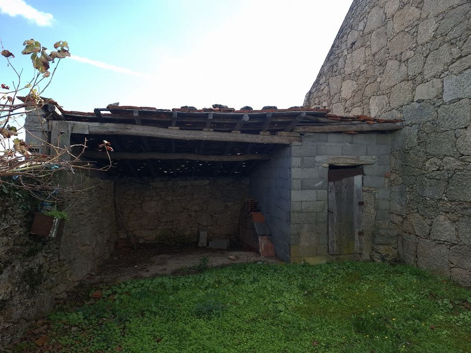 Moradia com logradouro