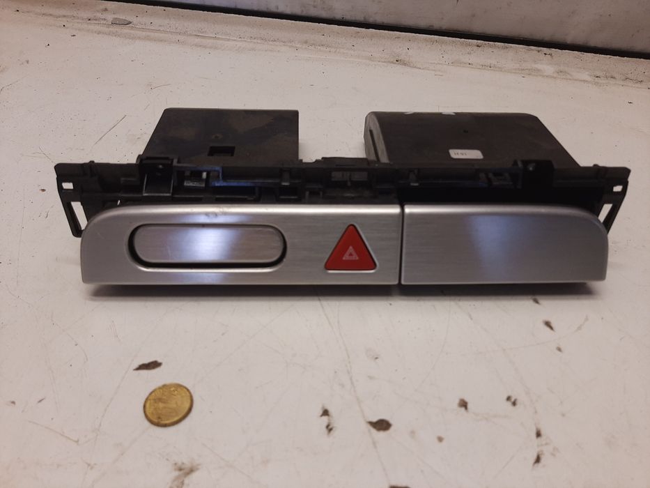 Бардачок центральний панель телефону  vw Passat B6 3c11857273