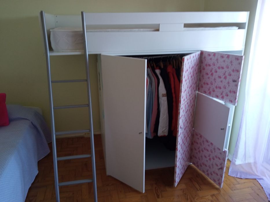Móvel com cama e armário