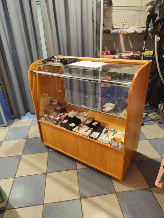 Продам вітрину  для демонстрації