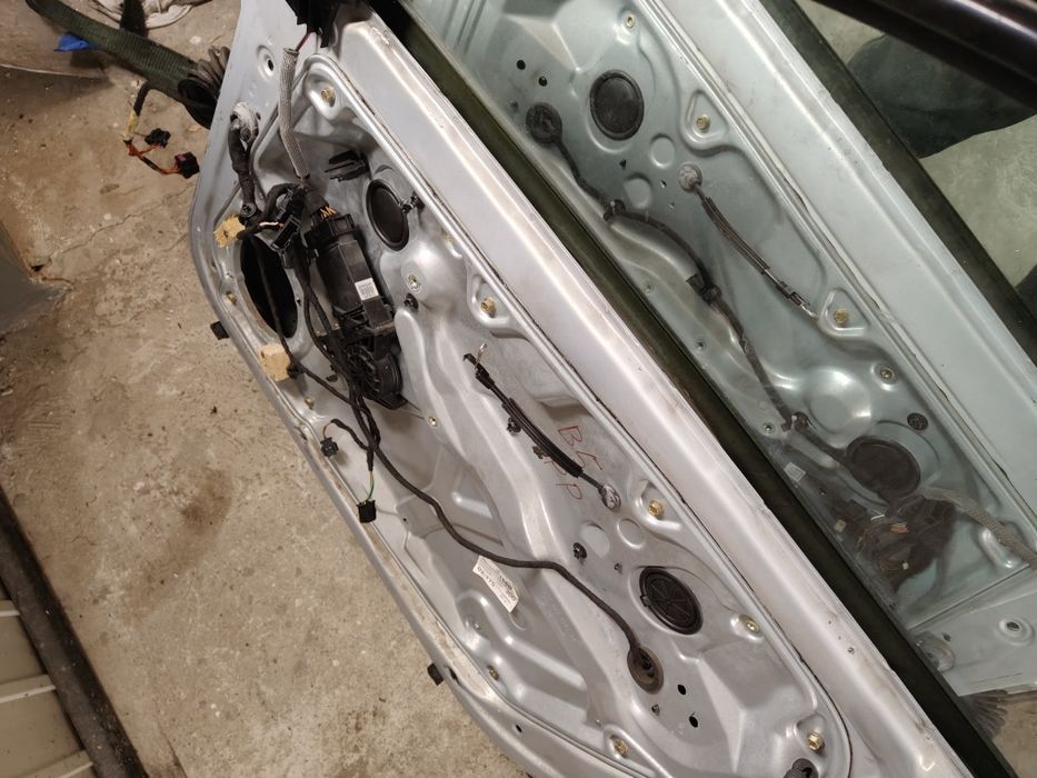 Prawe drzwi przód volkswagen passat B5 lb7z szyba silniczek