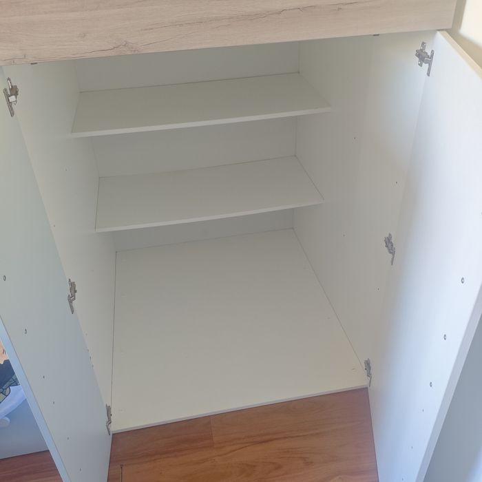 Beliche Conforama como novo. sem colchões 285cm de comprimento 100cm de largura, 150 cm de altura. Tamanho ideal dos colchões 190 cm comprimento  90c