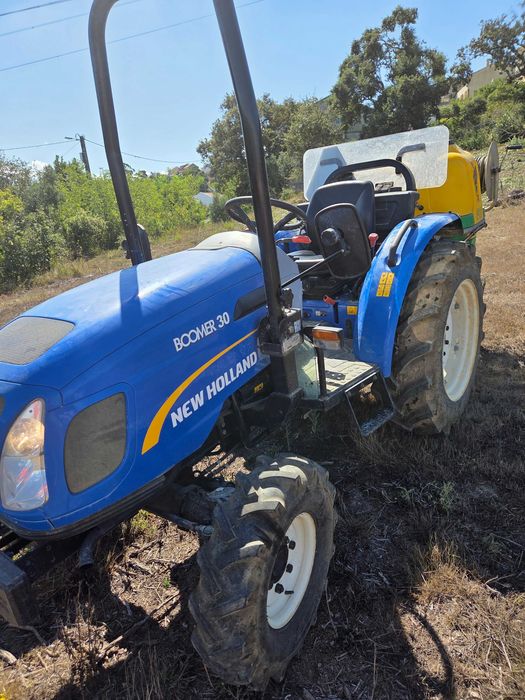 Trator agrícola New Holland Boomer 30 4*4