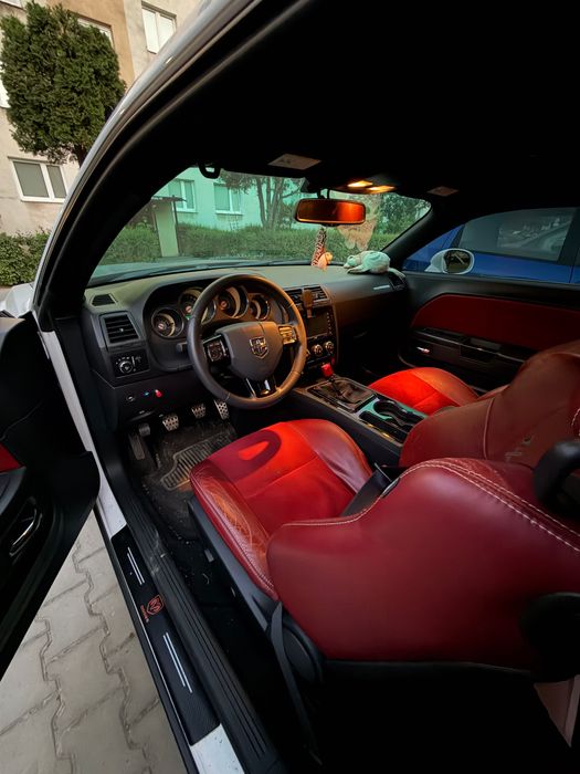 Dodge Challenger R/T 5.7 manual