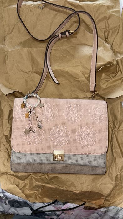 Mala Parfois cinza e rosa