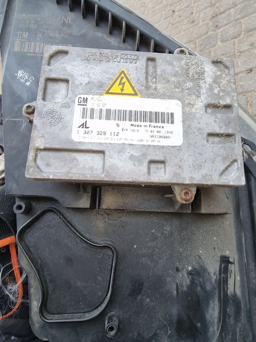 Lampa,reflektor Zafira B lift Bi-xenon Europa