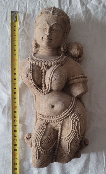 Indie - rzeźba bogini Apsary 32cm - piaskowiec