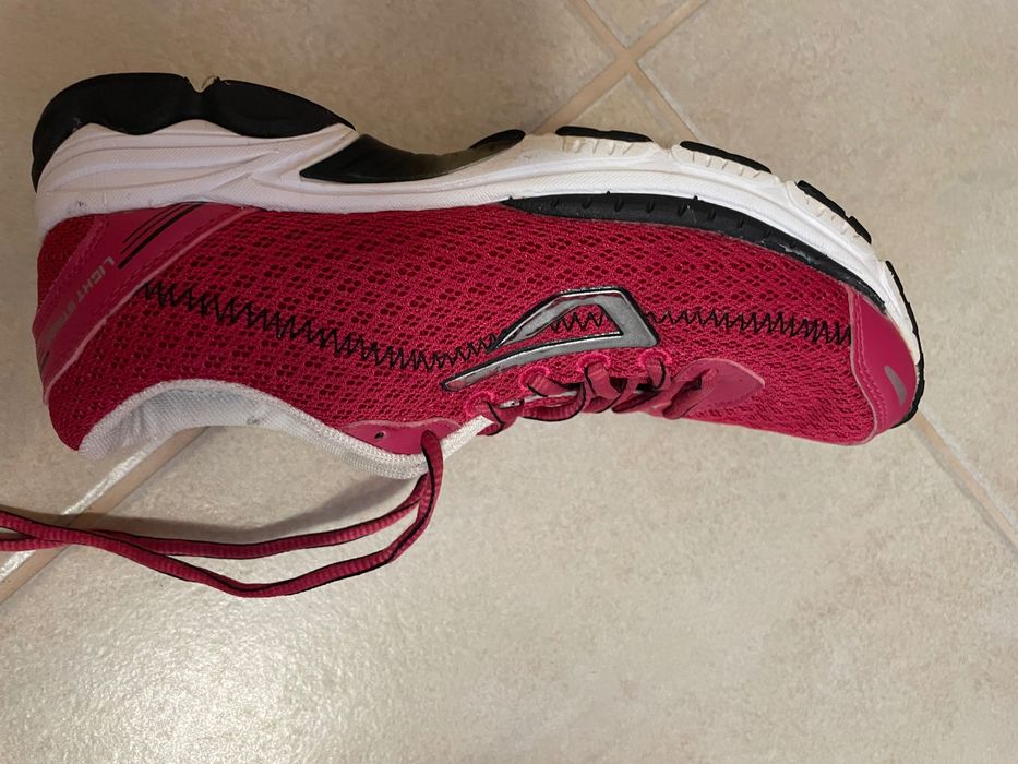 Ténis - Marca Outpace