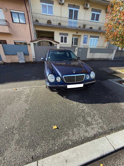 Mercedes E220 impecável