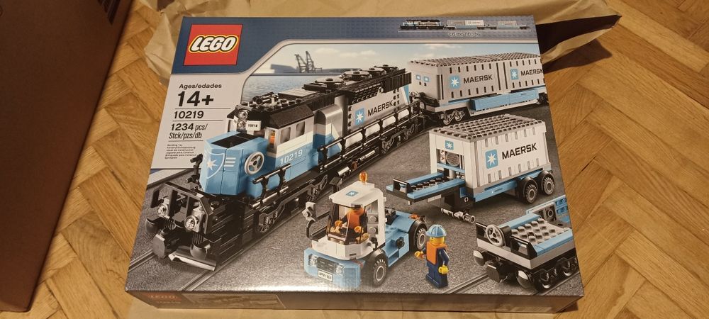 LEGO 10219 Pociąg Towarowy Maersk Lokomotywa