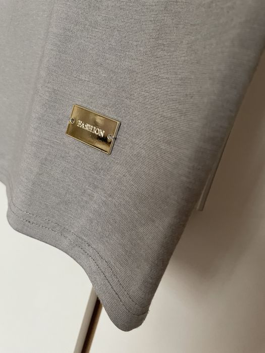 Sukienka szara elegancka ołówkowa dekolt w serek S M