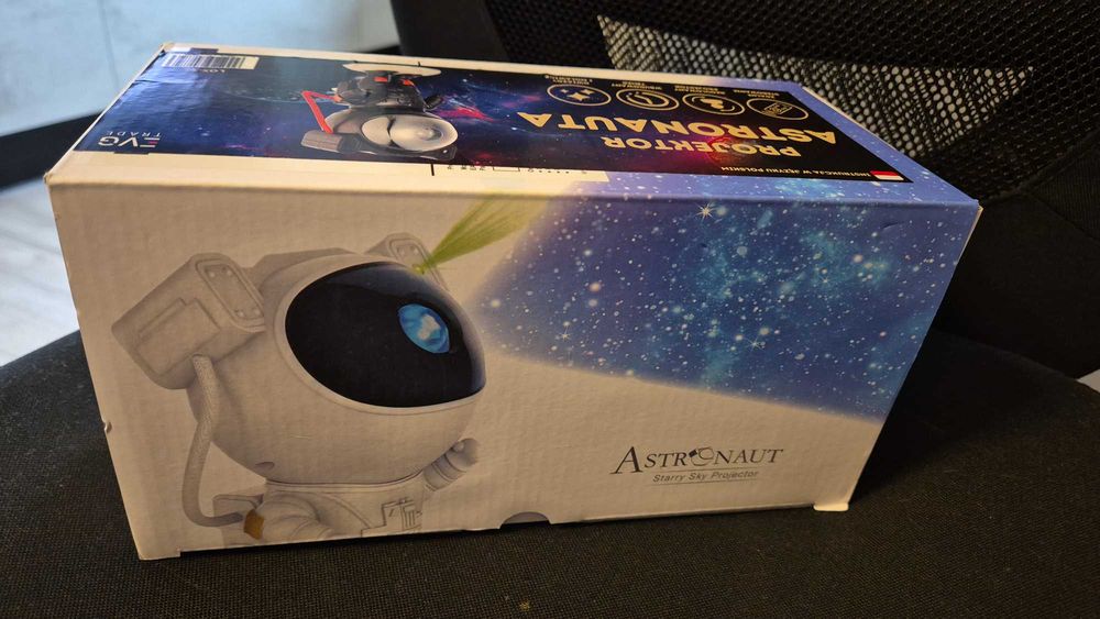 Sprzedam lampkę multikolor robot. Nowa!
