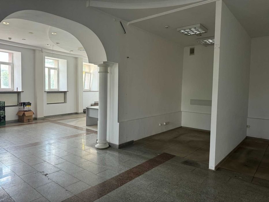 (7) Продам комерційне приміщення в Центрі міста 0102