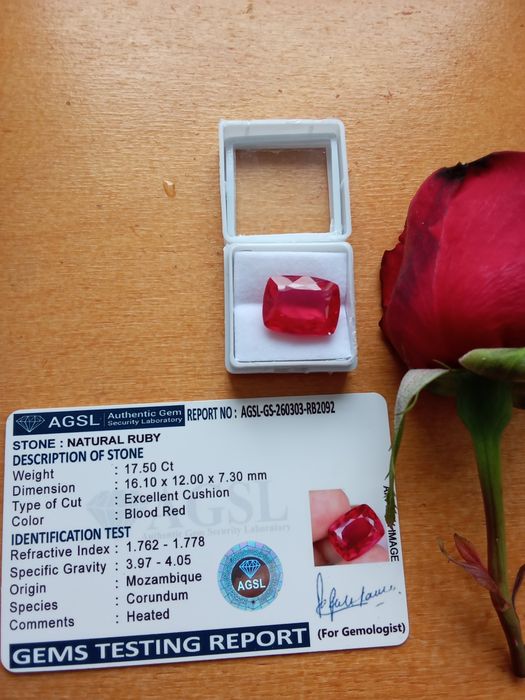 Rubi de Moçambique de 17.50 Quilates — Elegância e Raridade Absoluta