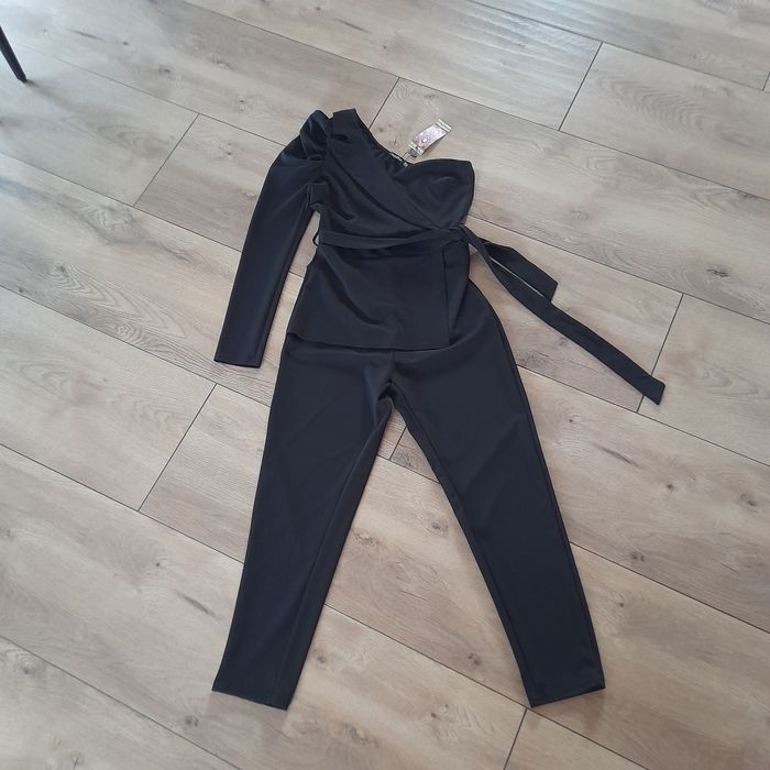 Nowy, długi,kombinezon, firmy boohoo,  rozmiar 38