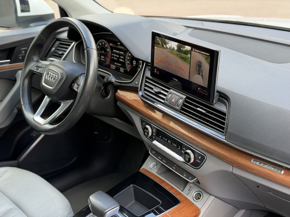 Продам AUDI Q5 Premium Plus