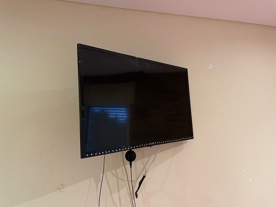 Tv silver tamanho médio