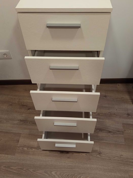 Móvel vertical com 5 gavetas