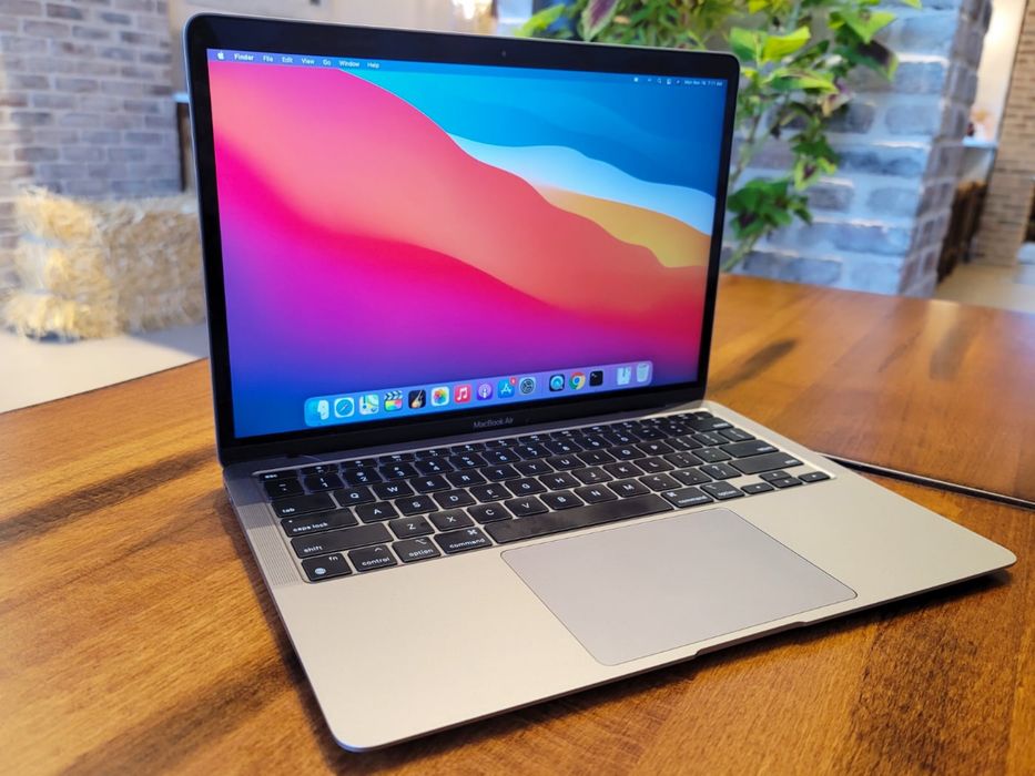 MacBook Air (M1, 2020)