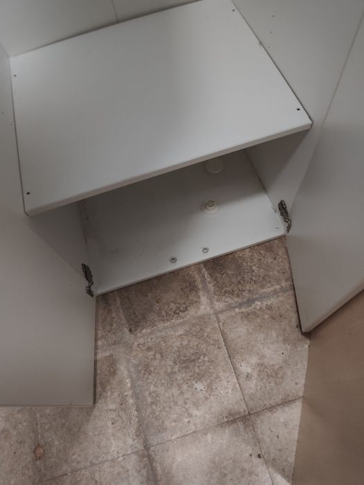 Roupeiro branco em bom estado