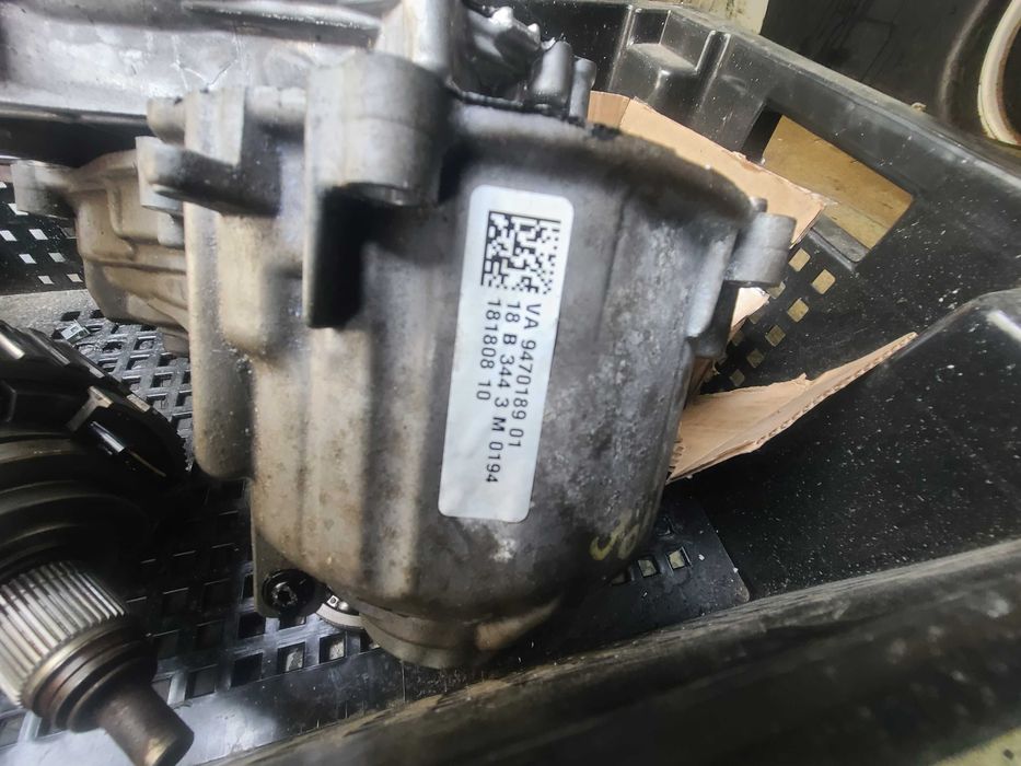 Роздатка корпус крышка BMW 18180810 g01 g02