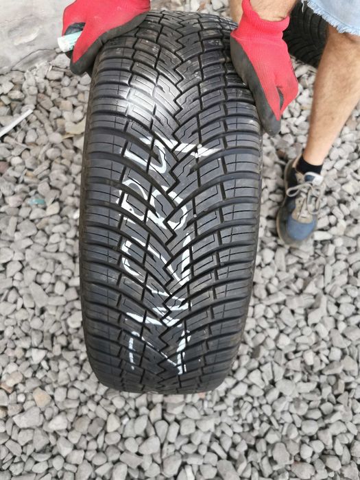 ZW284 215/55/17 PIRELLI ALLSEASON Cinturato SF2, 1szt