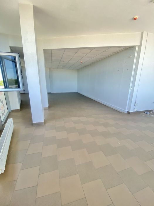 Продаж комерційного приміщення. Бізнес центр. Земельна ділянка