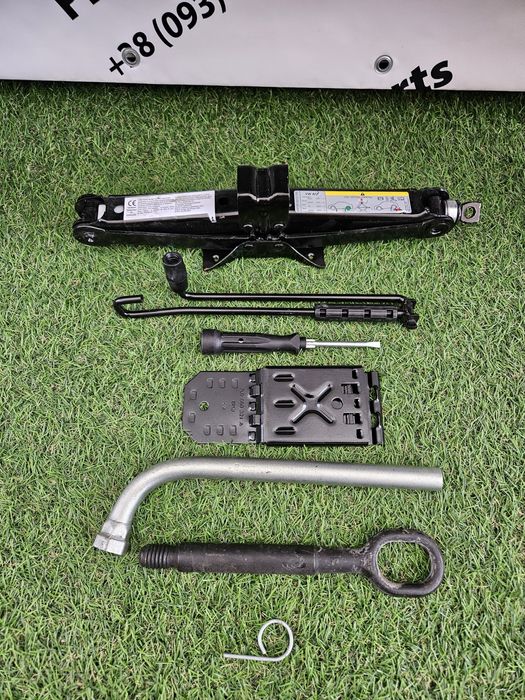 Оригінальний органайзер домкрат ключ Volkswagen Tiguan 2 Allspace Usa