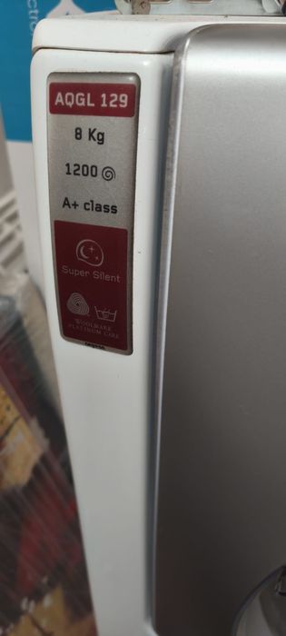 Maquina de lavar roupa a funcionar Ariston