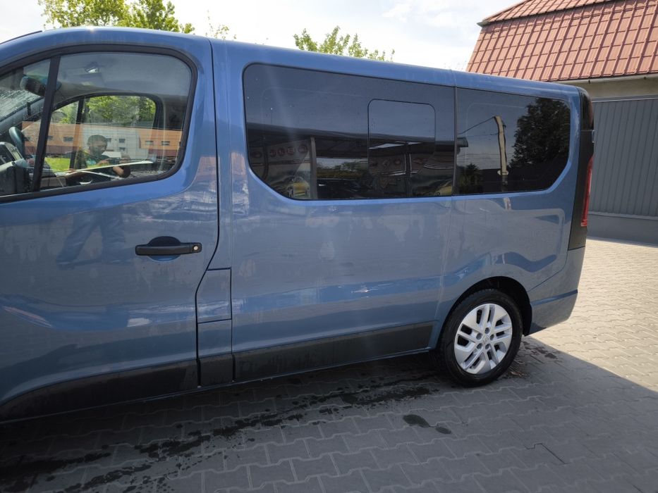 Продається сімейне авто Opel Vivaro
