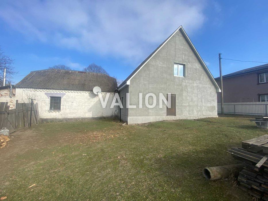 Продається домоволодіння у с Бабинці Бучанського рн 50км від Києва