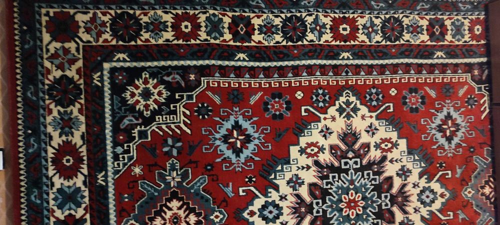 Продам красивый ковер 2 на 3 м
