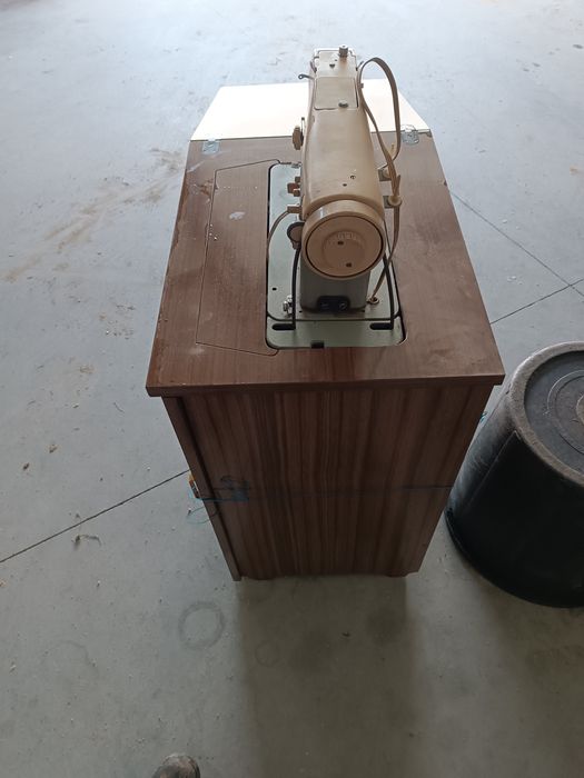 Máquina costura Olivia