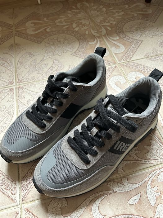 Чоловічі шкіряні красовки+сірі шнурівки