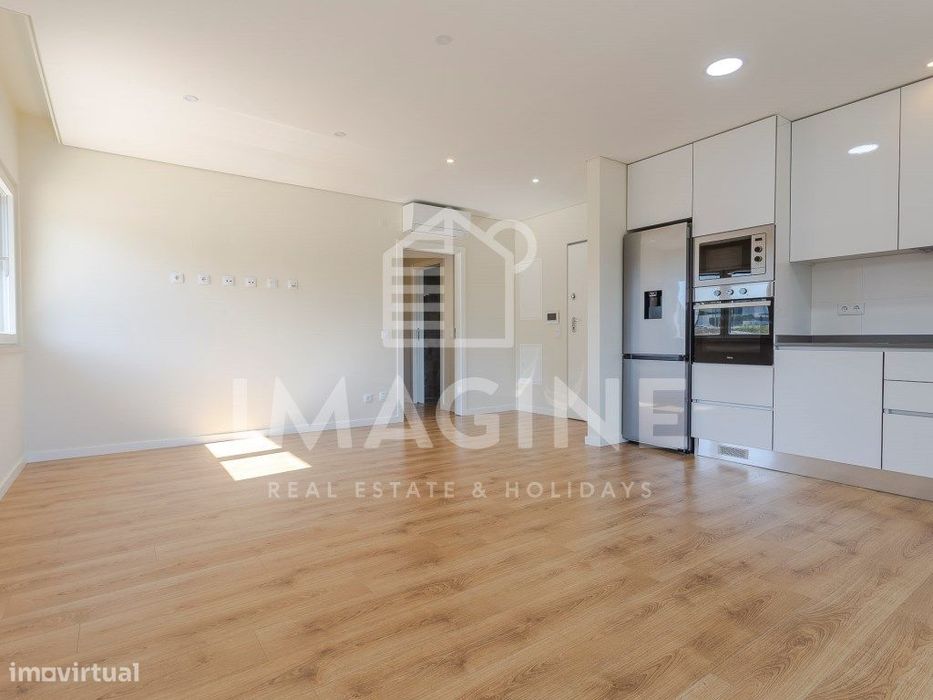 Apartamento T3 com varanda e parqueamento na Quinta da Amizade, Set...