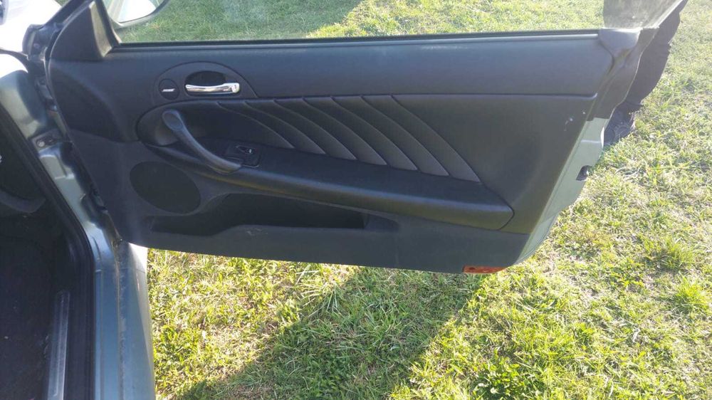 Skórzana tapicerka komplet Alfa Romeo GT bardzo ładna czarna skóra