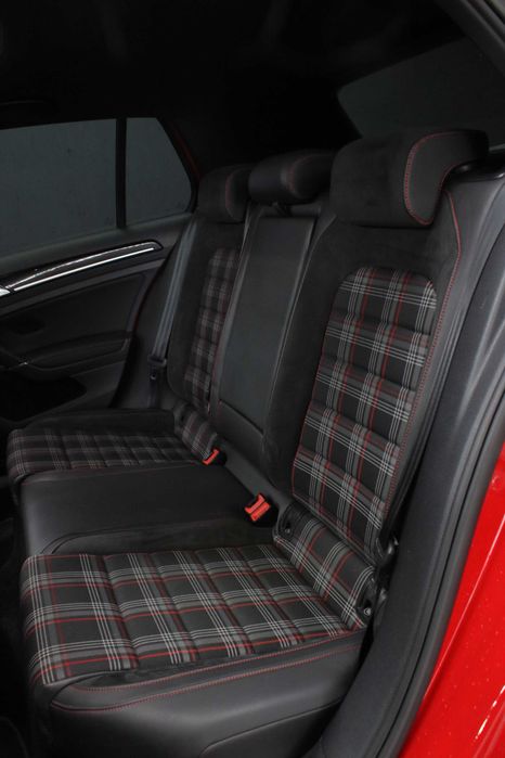 VW Golf 7 VII GTi DSG Performance DYNAUDIO (325€/Mês) Garantia
