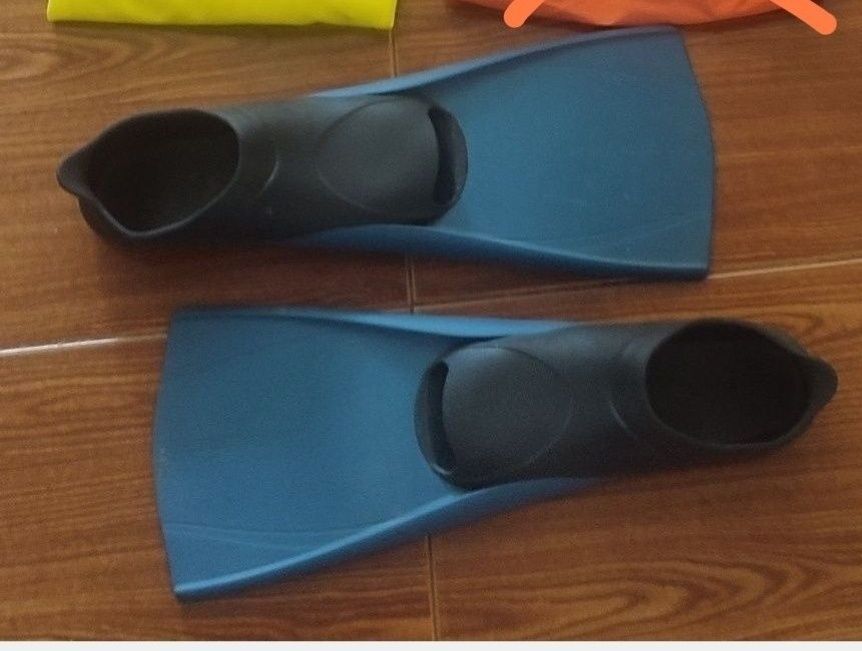 Barbatanas da Decathlon para natação, nadador salvador o