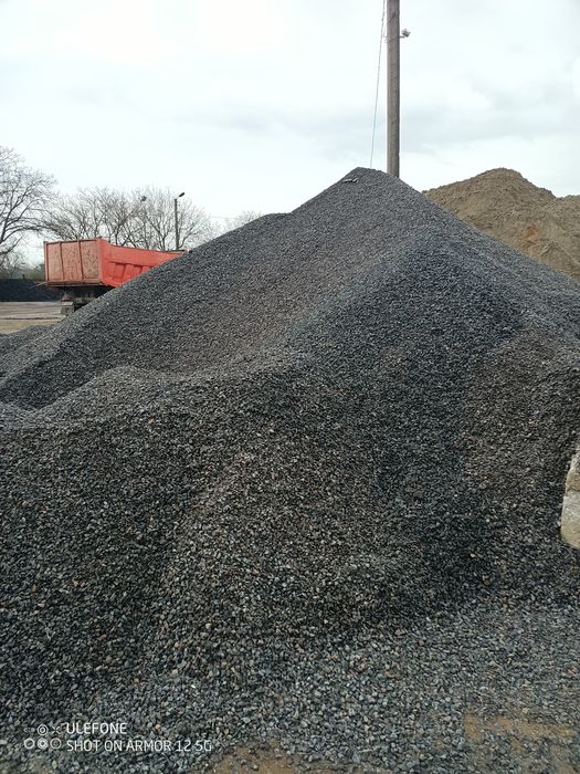 Цемент м 550 отличного качества 
Песок речной 500 грн
Песок беляевский