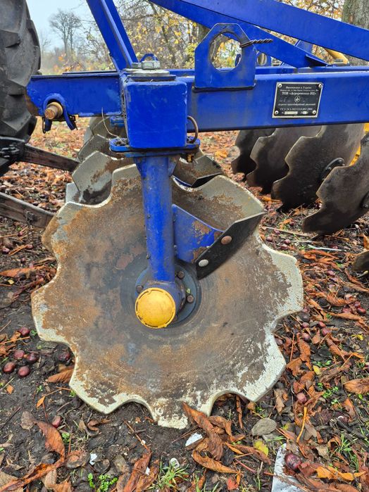 Дискова борона АГД 2.5 є причіпний пристрій