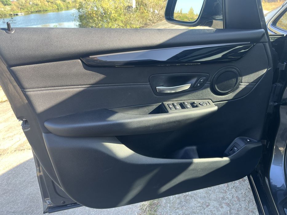 BMW 225xe гібрид та електро