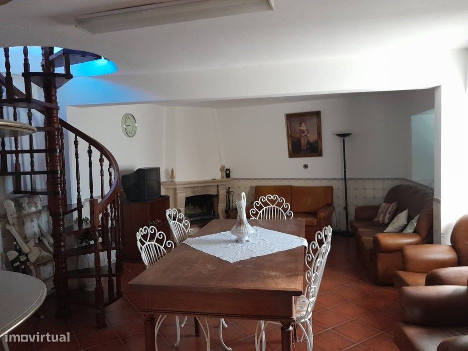 Arrendamento | Moradia T4 com Quintal e Terraço a 4 minutos da Vila...